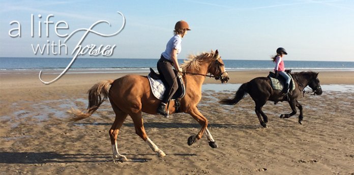 Galoppieren-am-Strand Pferde-reiten-am-Strand
