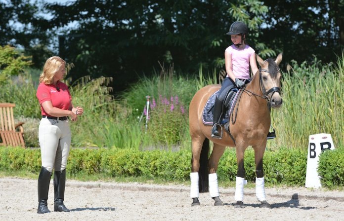 Britta-Schöffmann-mit-Reitschülerin Reitschülerin-bei-Britta-Schöffmann