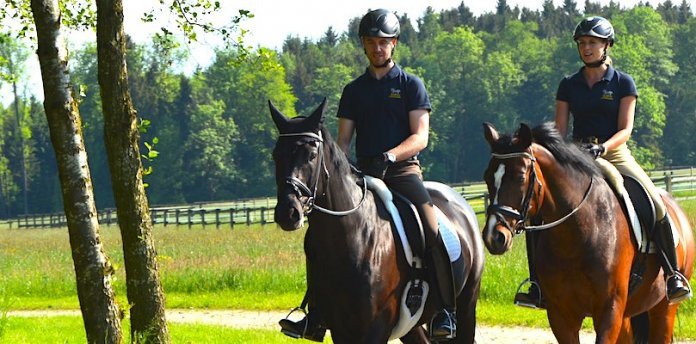 Ausritt-der-Werndl-Geschwister Jessica-und-Benjamin-Werndl