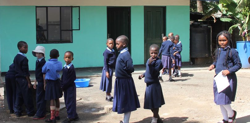 Kinder-in-Afrika Projekt-Reiter-helfen-Kindernn