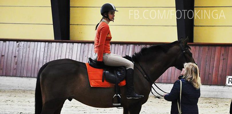 Sitzbeinhöcker-Haltung-beim-Reiten Fühlen-im-Unterricht-mit-Elaine-Butler