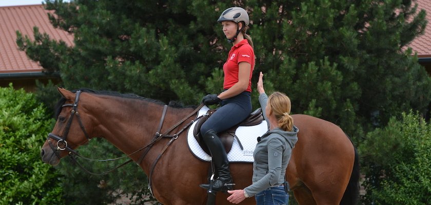 Show-jumping-position